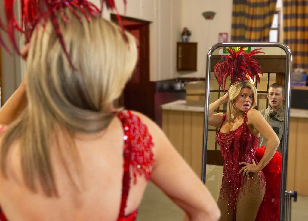 Daz walks in on Louise