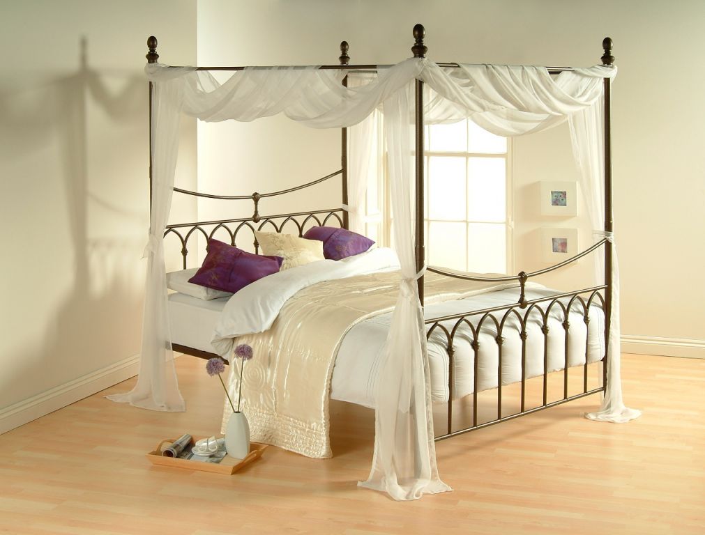 Four poster bed