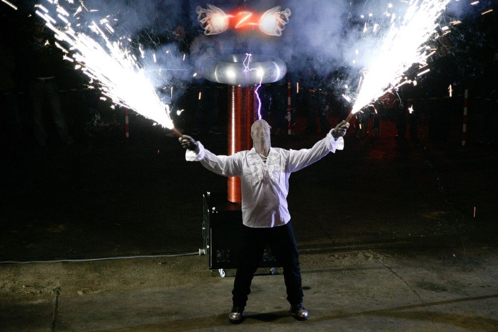 Yap Screenhouse - Zapped - Tesla Coil Electrical Stunt